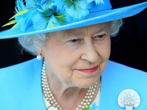 Британцы «сбросятся» на покупку яхты для королевы